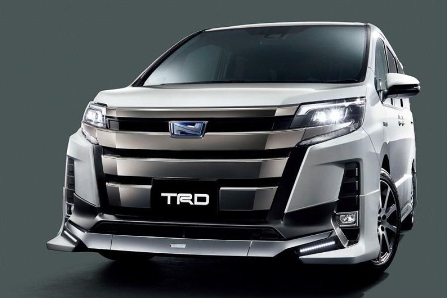  Toyota Noah by TRD 2017 года  (фото 3 из 10)